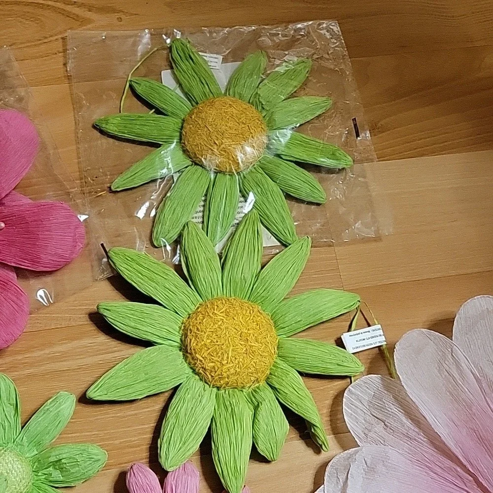 Paper fowers‎ lot of 13 diffrent sizes pink brown green yellow home decor